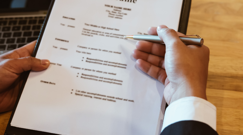 الفرق بين (CV)، (Resume)، (Biodata)